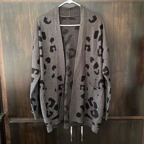 Gray Black Animal Print Cardigan Sweater Medium - Picture 1 of 4